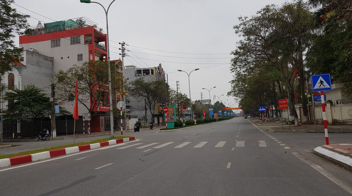 Chấp hành nghiêm các quy định giãn cách.