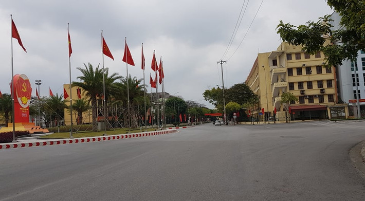 Khu vực nút giao Trần Hưng Đạo, Thanh Miên cũng vắng vẻ.