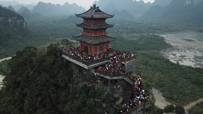 Cuối tháng 1/2021, UBND tỉnh Hà Nam yêu cầu dừng ba lễ hội lớn là Tịch điền; phát lương đức thánh Trần đền Trần Thương; khai hội chùa Tam Chúc.