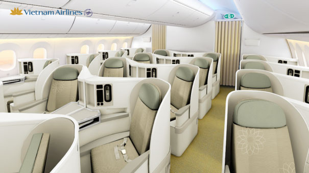 Hạng ghế thương gia bao gồm 28 chỗ ngồi với 7 hàng 4 chỗ, được bố trí theo sơ đồ 1-2-1. Với độ cách chỗ ngồi lên tới 106,6 cm, các ghế có thể "biến hình" thành giường nằm một cách dễ dàng. Hệ thống giải trí tại khoang thương gia bao gồm màn hình LCD 15,4 inch với các tiện ích như khe cắm USB, dịch vụ gửi tin nhắn, sạc thông minh hay kết nối wifi. Ảnh: Khoang thương gia máy bay Boeing 787-9 của VNA.