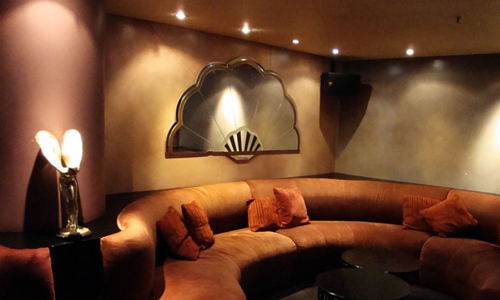 Penthouse, Sydney, Australia: Nhà thổ hợp pháp này giống như một khách sạn xa hoa. Nội thất bên trong nhà thổ Penhouse được thiết kế theo phong cách Art Deco cùng gương và các đường viền tròn. Đây là một câu lạc bộ hạng sang dành cho các quý ông.