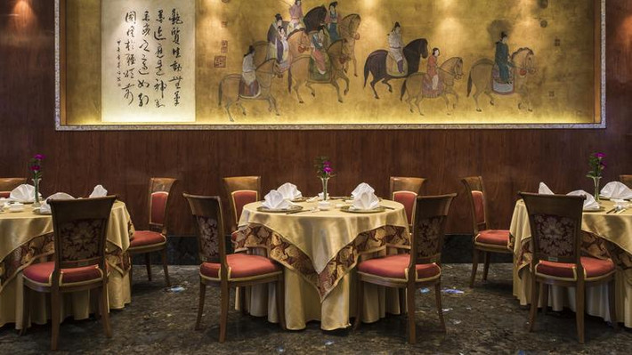 Nhà hàng Royal Pavilion chuyên ẩm thực Quảng Đông với phong cách trang trí đậm chất châu Á.