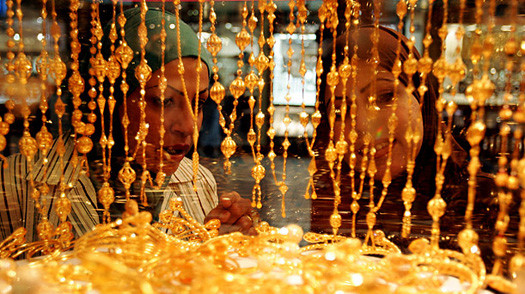 Chỉ riêng trong năm 2013, khối lượng vàng nữ trang được giao dịch tại chợ Gold Souk là 2.250 tấn, tương đương giá trị khoảng 70 tỷ USD. Điều này biến Gold Souk trở thành khu chợ truyền thống có lượng trang sức vàng lớn nhất thế giới.