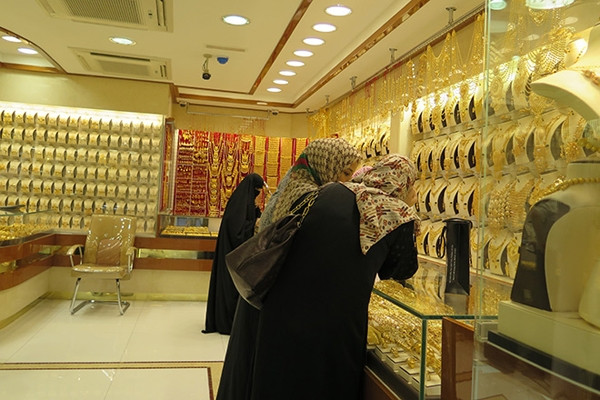 Chợ vàng Gold Souk của Dubai là một trong những trung tâm buôn bán vàng lớn nhất thế giới.