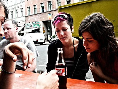 Doanh thu từ nước giải khát của Coca Cola đạt 28 tỷ USD, cao hơn mức 12 tỷ USD của Pepsi.