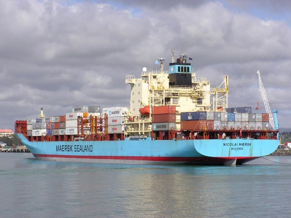 Nicolai Maersk là tàu chở container dài 198,6m và có trọng tải 35.000 tấn.