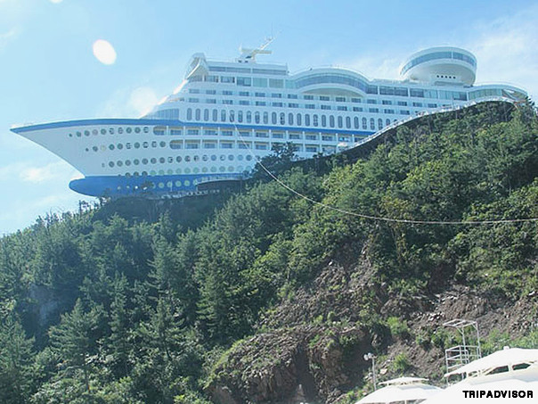 6. Sun Cruise Resort (Donghae, Hàn Quốc): Được mệnh danh là "tàu du lịch cao cấp đầu tiên trên cạn", khách sạn hình du thuyền này sẽ mang lại cho du khách những trải nghiệm khó quên.
