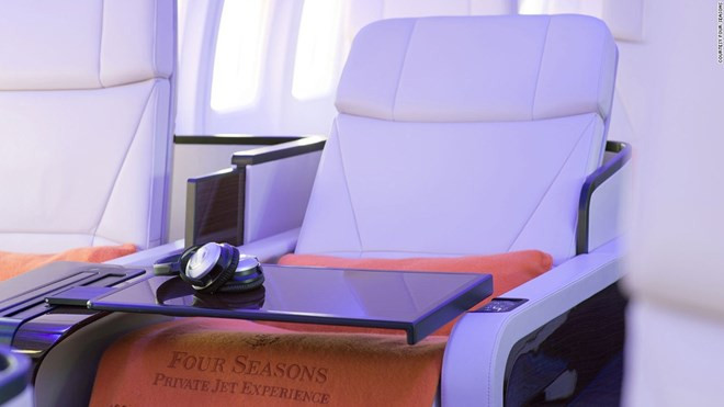 Khách sạn bay xa hoa này đã khởi động vào tháng 2/2015. Đội ngũ tiếp viên phục vụ trên máy bay gồm bếp trưởng, đầu bếp, tiếp viên và quản gia đang được đào tạo. Kerry Sear – bếp trưởng cho biết du khách sẽ được trải nghiệm dịch vụ giống như tại các khách sạn Four Seasons dưới mặt đất. “Sự khác biệt duy nhất chính là việc máy bay có thể chao đảo đôi chút khi không ổn định”.