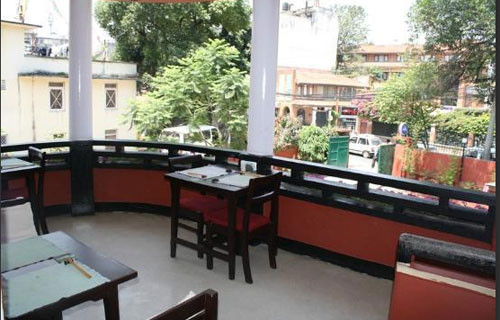Tầng hai của nhà hàng với không gian khá thoáng đãng.