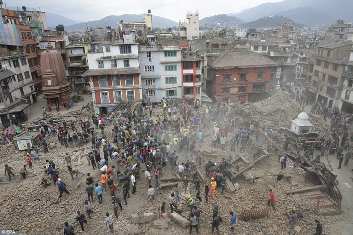 Quảng trường Durbar nằm ở Khu Phố cổ của Kathmandu trở thành đống đổ nát.