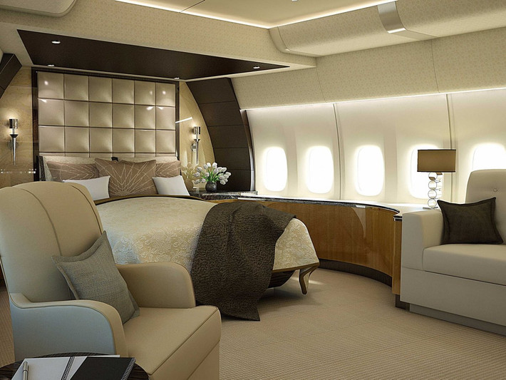 Hầu hết các chi tiết nội thất của chiếc 747-8 VIP đều có thể được tùy chỉnh theo yêu cầu của khách hàng. Điều này làm nên sự đặc biệt của mẫu máy bay VIP so với những phi cơ phản lực tư nhân khác...