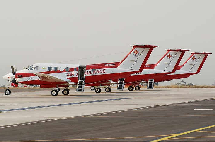 Hãng dịch vụ cấp cứu hàng không Royal Flying Doctor của Úc cũng sử dụng máy bay King Air B200 trong đội ngũ máy bay cứu hộ.