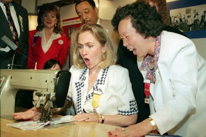 Bà Clinton tham gia một sự kiện để vận động tranh cử cho chồng vào ngày 19/6/1992.
