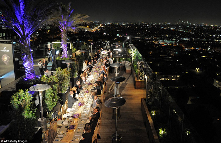 Du khách cũng có thể thưởng thức một bữa ăn tối ngoài trời tại căn penthouse.