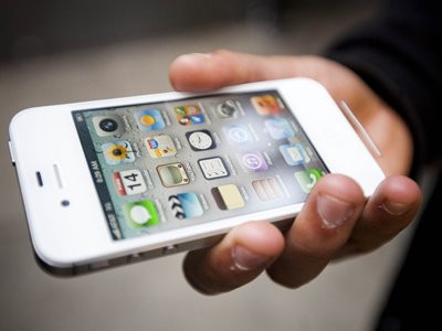 Có thể sẽ có phiên bản iPhone 4 inch mới: Trang Digitimes của Đài Loan báo cáo rằng Apple đang có kế hoạch phát hành 3 phiên bản iPhone mới gồm: mô hình 4.7 inch, một mô hình 5.5 inch và 4 inch. Thế nhưng, họ cũng chưa xác định phiên bản 4 inch sẽ phù hợp với dòng sản phẩm iPhone nào của Apple và nó sẽ mang nhãn hiệu gì. Do đó, báo cáo này có thể là không có thật.
