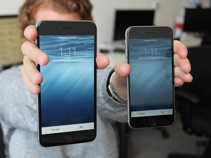 Thế hệ mới có thể có hai kích cỡ, giống như iPhone 6 và iPhone 6 Plus: Nhà phân tích Kuo cũng tin rằng Apple sẽ cung cấp iPhone thế hệ tiếp với cả hai phiên bản 4.7 inch và 5.5 inch.