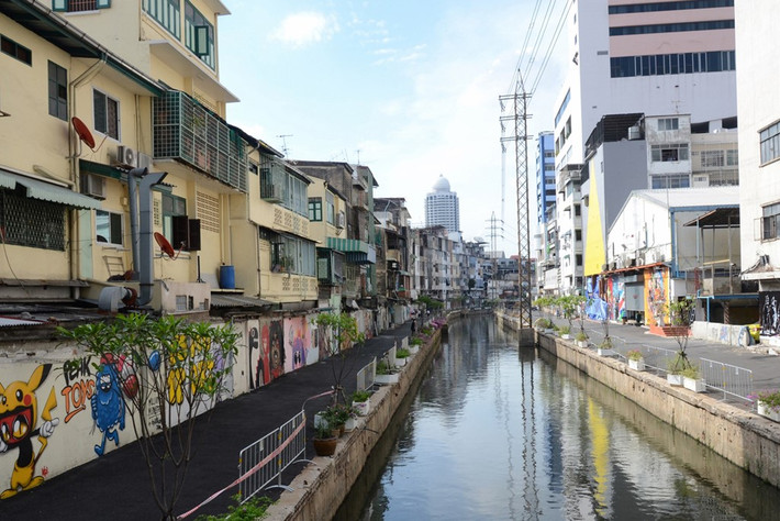 Chính quyền Bangkok quy định để ra 1 ngày làm ngày quét dọn toàn thành phố, không cho phép những người bán hàng rong kinh doanh. Ảnh: Straitstimes.