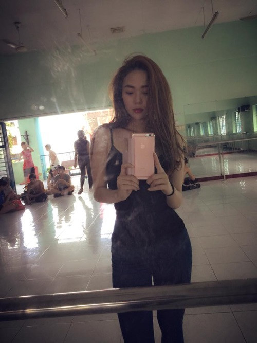 Không sở hữu ngoại hình như người mẫu, song nhờ chăm chỉ tập luyện thể thao nữ diễn viên sinh năm 1987 luôn giữ được thân hình săn chắc và khỏe khoắn. Cũng chính vì vậy, cô luôn được fan khen ngợi trẻ trung hơn tuổi thật rất nhiều.