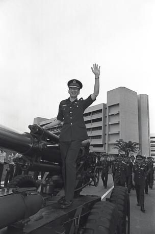 Sau khi về nước, ông nhập ngũ và về hưu với quân hàm chuẩn tướng tháng 9/1984.