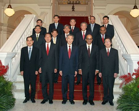 Năm 2011, đảng Hành động Nhân dân (PAP) cầm quyền của Thủ tướng Lý Hiển Long chiến thắng trong cuộc tổng tuyển cử.