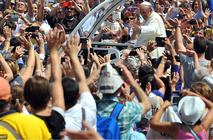 Giáo hoàng Francis cử hành Thánh lễ tại Turin, Italy năm 2015 thu hút rất đông người tham dự.