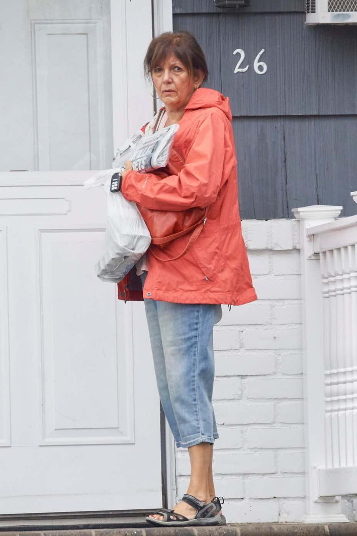 Bà Rita Wolfensohn, bị mù và sống cùng xác chết người con trai tại một căn nhà ở quận Brooklyn (New York, Mỹ) trong suốt 20 năm mà không hề hay biết.