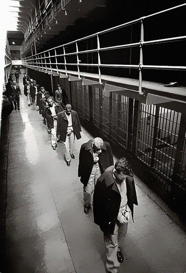 Những tù nhân cuối cùng ở nhà tù Alcatraz được di chuyển đến trại giam khác năm 1963.