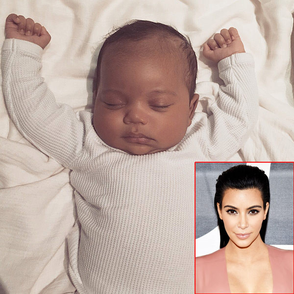 Saint West, con trai thứ hai của ngôi sao truyền hình thực tế Kim Kardashian và rapper Kanye West lúc 1 tháng tuổi. Bé chào đời ngày 5/12/2015. Saint được dự báo sẽ trở thành một trong những thiên thần nhí được chú ý ở Hollywood.