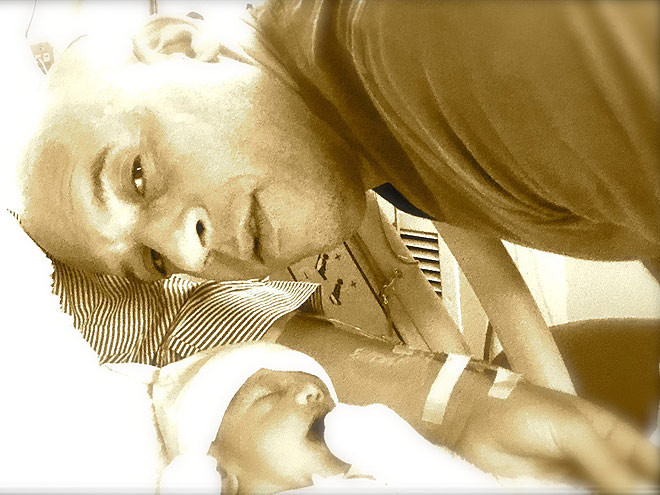 Nam diễn viên Fast and Furious, Vin Diesel khoe đứa con thứ ba của anh với bạn gái Paloma Jiménez. Mặc dù là bé gái nhưng Vin đặt tên con theo tên của người bạn diễn đã qua đời Paul Walker.