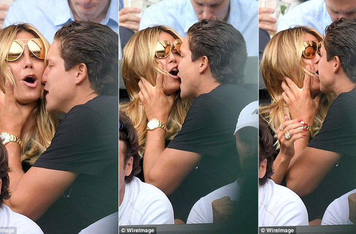Cựu siêu mẫu Heidi Klum bị tình trẻ Vito Schnabel ôm chặt, hôn ngấu nghiến khi cả hai đang ngồi trên khán đài theo dõi trận thi đấu quần vợt Wimbledon.