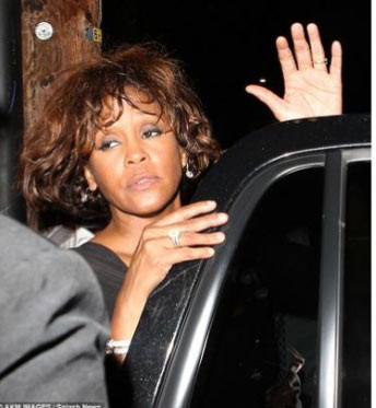 Bức ảnh này được chụp 2 ngày trước khi Whitney Houston bị chết đuối trong phòng tắm sau khi say khướt và dùng ma túy.