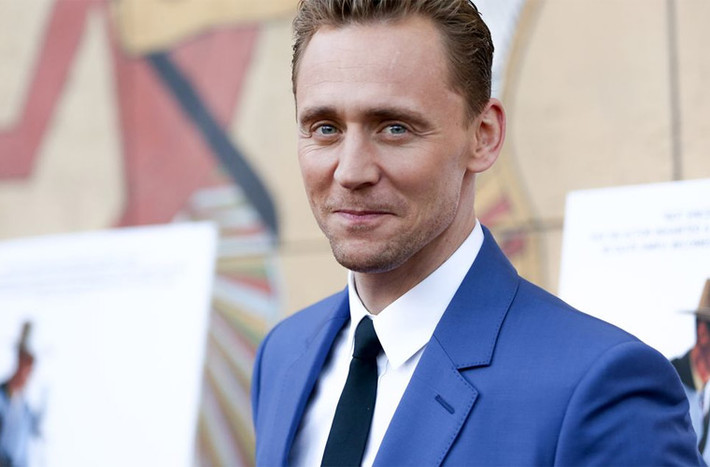 Kể từ đó hình ảnh của Tom Hiddleston trong mắt người đối diện là một anh chàng điển trai và rất nam tính.