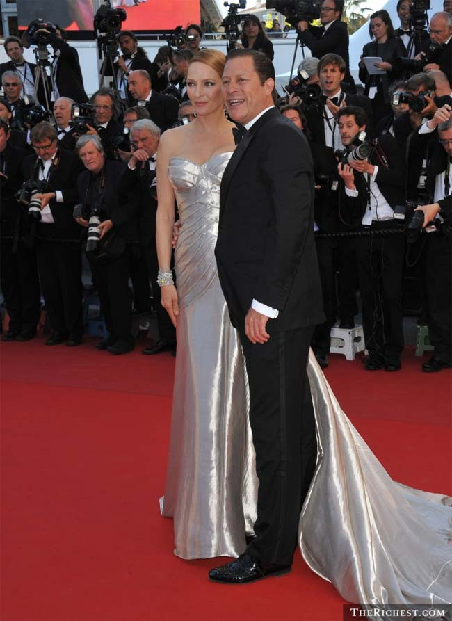 Uma Thurman cao 1m80, Arpad Busson cao 1m90. Nữ diễn viên kiêm người mẫu Uma Thurman và triệu phú người Pháp Arpad Busson từng có mối quan hệ 7 năm từ 2007 đến 2014. Hai người có một con trai chung.