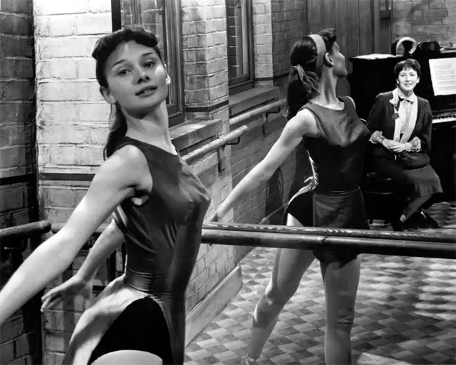 Trước khi trở thành một ngôi sao Hollywood, Audrey Hepburn đã học ballet.