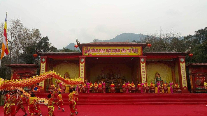 Các màn múa rồng công phu...