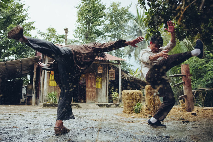 Ngay từ khi khởi động, phim Tết "798Mười" đã gây chú ý bởi tựa phim vô cùng độc đáo. Tên phim được ghép từ chính tên của các nhân vật.