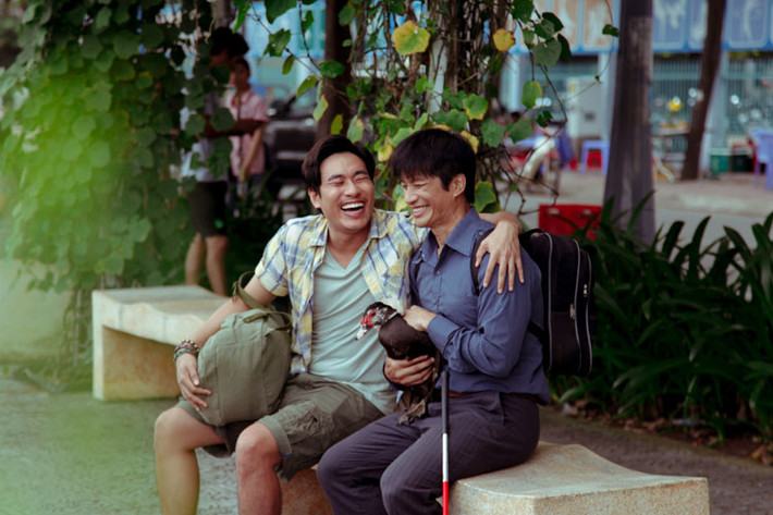Không chỉ sở hữu tên phim độc đáo, dàn nhân vật trong phim cũng dị không kém. Nam chính của phim là Tám Bánh Tiêu (Kiều Minh Tuấn). Yêu Bích nhưng anh bị “bố vợ hờ” phản đối kịch liệt vì quá nghèo.