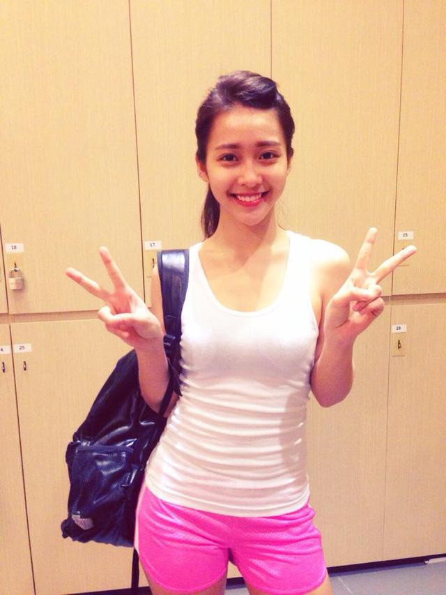 Những hình ảnh của Khả Ngân khi xuất hiện tại phòng gym luôn nhận được sự yêu thích của cư dân mạng bởi sự giản dị và vô cùng năng động.