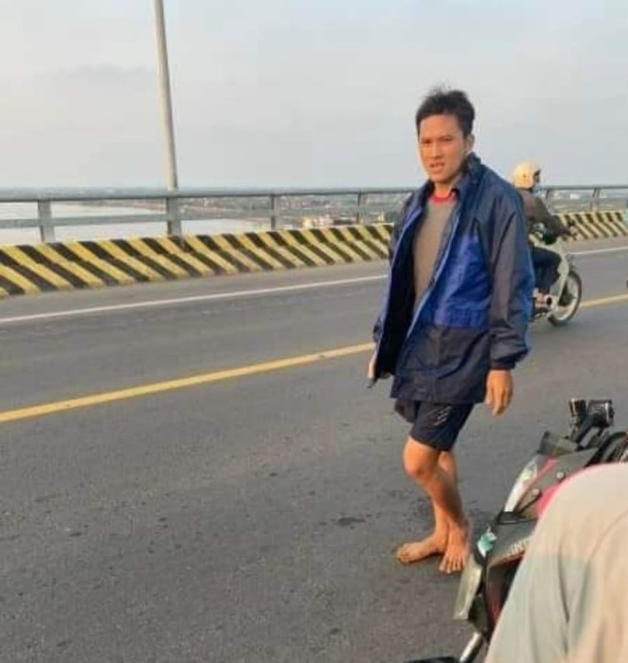 Cựu lính hải quân nhảy từ cầu cao 30m xuống sông cứu nữ sinh. Một câu chuyện cứu người cảm động trong dịp Giỗ Tổ Hùng Vương chính là việc cựu lính hải quân Nguyễn Văn Chính (28 tuổi, trú tại khu 8, thị trấn Thịnh Long, huyện Hải Hậu) khi nhảy 30 m từ trên cầu Thịnh Long (nối huyện Hải Hậu và Nghĩa Hưng, tỉnh Nam Định) cứu sống một nữ sinh lớp 8.