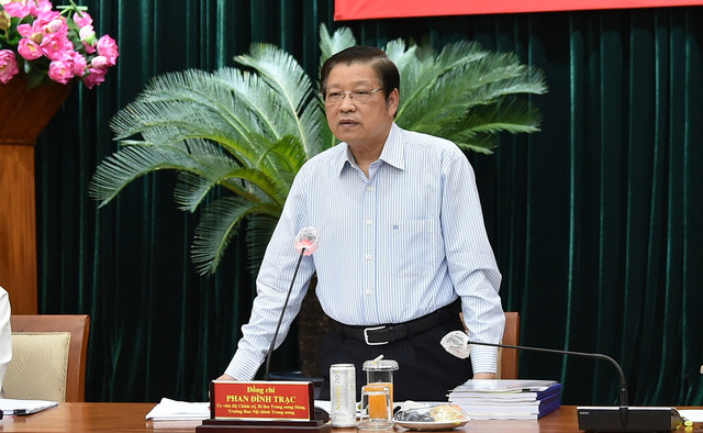 Tại buổi làm việc với Thường trực Thành ủy TP HCM mới đây về kết quả, tiến độ, khó khăn, vướng mắc trong xác minh các vụ việc, điều tra, truy tố, xét xử các vụ án thuộc diện Ban Chỉ đạo theo dõi, chỉ đạo xảy ra trên địa bàn TP HCM mới đây, ông Phan Đình Trạc - Trưởng Ban Nội chính Trung ương đề nghị đẩy nhanh tiến độ xác minh xử lý các vụ việc; điều tra, truy tố, xét xử 7 vụ án thuộc diện Ban Chỉ đạo theo dõi, chỉ đạo.