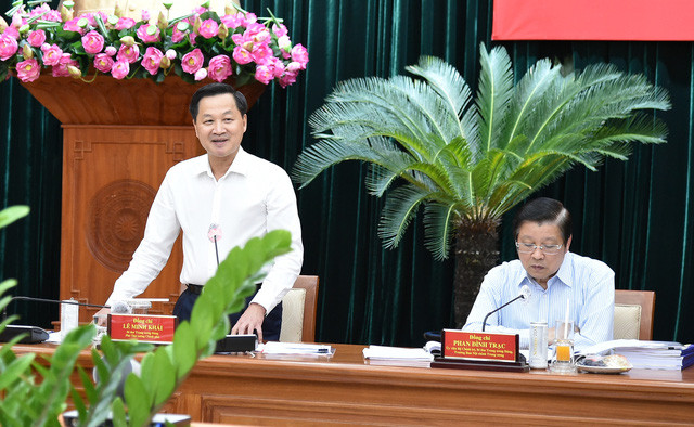 Về các vụ việc có dấu hiệu sai phạm cụ thể tại dự án Khu đô thị mới Thủ Thiêm, Thanh tra Chính phủ đã chuyển đến Cơ quan điều tra Bộ Công an, ông Phan Đình Trạc đề nghị Bộ Công an chỉ đạo điều tra, xử lý theo quy định của pháp luật. Việc xử lý cần xem xét phù hợp với điều kiện hoàn cảnh lịch sử cụ thể, đúng quy định của pháp luật tại thời điểm xảy ra sai phạm và tại thời điểm hiện nay; đánh giá đúng động cơ, mục đích của sai phạm và hậu quả thiệt hại thực tế để xử lý khách quan, toàn diện, công tâm, đúng với bối cảnh, hoàn cảnh xảy ra sai phạm.