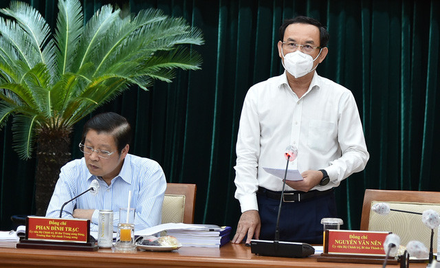 Đồng thời đề nghị Ban Thường vụ Thành ủy tiếp tục chủ động tháo gỡ khó khăn, những việc khó vượt thẩm quyền thì báo cáo Trung ương chỉ đạo, hướng dẫn để xử lý dứt điểm các vụ việc, sai phạm còn lại theo quy định của Đảng, pháp luật của Nhà nước.