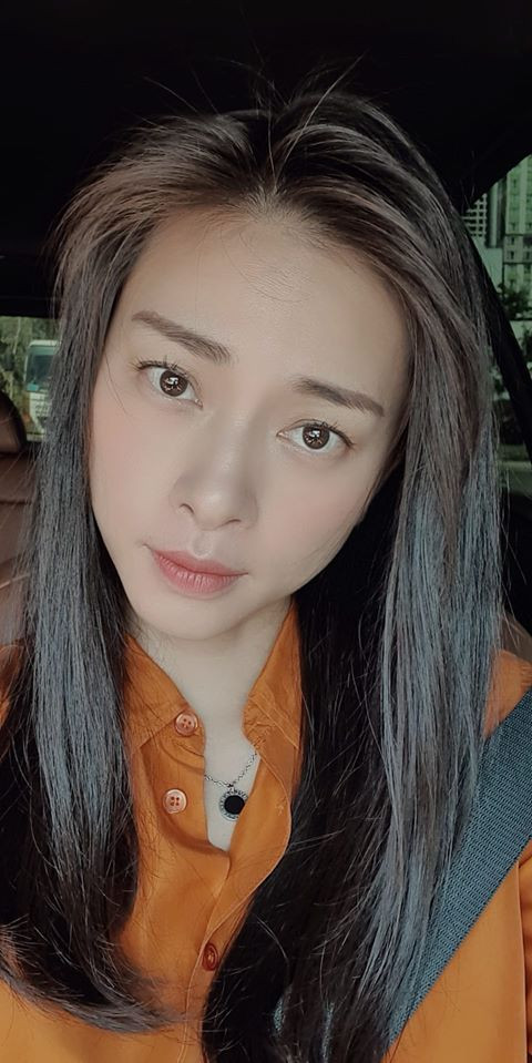 Trong khi nhiều cặp đôi sao Việt hồ hởi chuẩn bị đón Valentine 2020 cùng nhau, Ngô Thanh Vân than thở: "Tự dưng cái app nó nhắc Valentine! Cảm thấy có tí tủi thân vì vẫn chưa biết ai dắt mình đi ăn nữa".