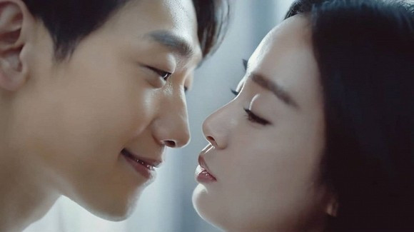 Đây là lần đầu tiên Kim Tae Hee đóng quảng cáo với ông xã sau 3 năm kết hôn.