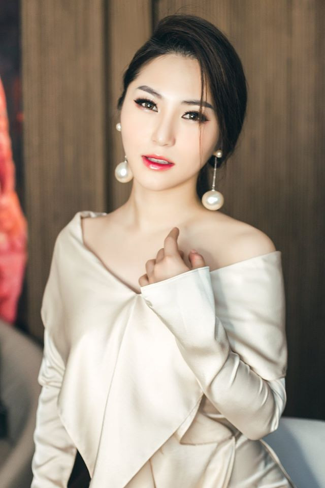Đối mặt với tình huống, Hương Tràm đã khóc rất nhiều và van xin người đó buông tha. May mắn thoát khỏi bàn tay của kẻ xấu nhưng sự cố bị quấy rối tình dục đã trở thành nỗi ám ảnh với nữ ca sĩ.