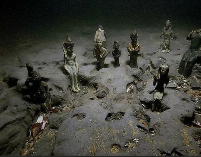 Vào năm 2013, thành phố cảng Thonis-Heracleion được phát hiện cách cửa sông Nile khoảng 1,5 km. Cảng biển này từng là cửa ngõ của Ai Cập vào năm 1.000 TCN và từng là một trong những nơi thịnh vượng nhất Địa Trung Hải. Hiện đây là một nghĩa địa tàu lớn, với nhiều xác tàu đắm. Những tàu này có chứa những cổ vật tuyệt đẹp như mỏ neo, đồng xu và nhiều báu vật quý giá.