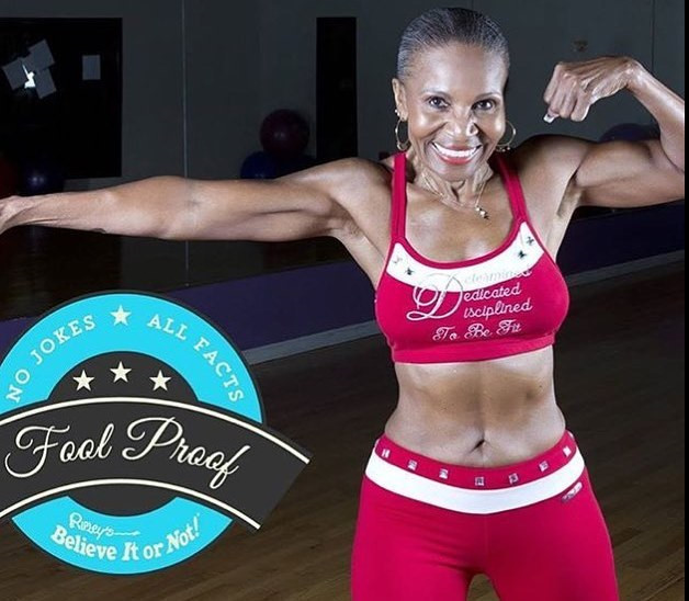 Ernestine Shepherd (81 tuổi) được mệnh danh lực sĩ lớn tuổi nhất thế giới. Bà bắt đầu tập từ năm 50 tuổi, chạy 130 km mỗi tuần và thường xuyên đến đến phòng gym. Mỗi ngày, bà tiêu thụ khoảng 1.700 calo, chủ yếu ăn lòng trắng trứng luộc, thịt gà và rau củ.
