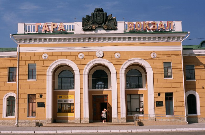 Ga tàu ở thành phố Tiraspol có kiến trúc cổ điển, xinh xắn và sạch sẽ.