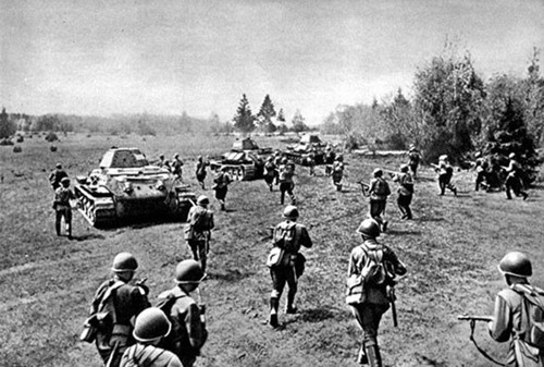 Tham vọng thôn tính Liên Xô thất bại đã đẩy trùm phát xít Hitler và phát xít Đức vào tình cảnh diệt vong. Cho đến nay, tổn thất về cuộc chiến này chưa được làm sáng tỏ. Tuy nhiên, theo một số chuyên gia, cuộc tấn công xâm lược Liên Xô khiến quân Đức hứng chịu thương vong nặng nhất trong Chiến tranh thế giới 2.