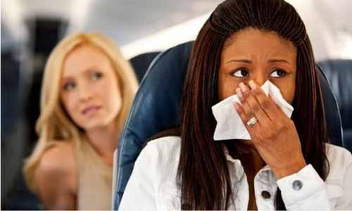 Vào năm 2006, một phụ nữ trên chuyến bay của American Airlines đã thắp một que diêm để che đi mùi khó chịu từ chứng đầy hơi của mình. Kết quả là hành khách đã báo cáo với phi hành đoàn về mùi đốt lưu huỳnh từ các que diêm, khiến máy bay phải hạ cánh khẩn cấp để cơ quan an ninh kiểm tra.